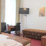 Amelie Hotel 3*
